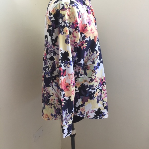 Floral button down blouse - Picture 3 of 8